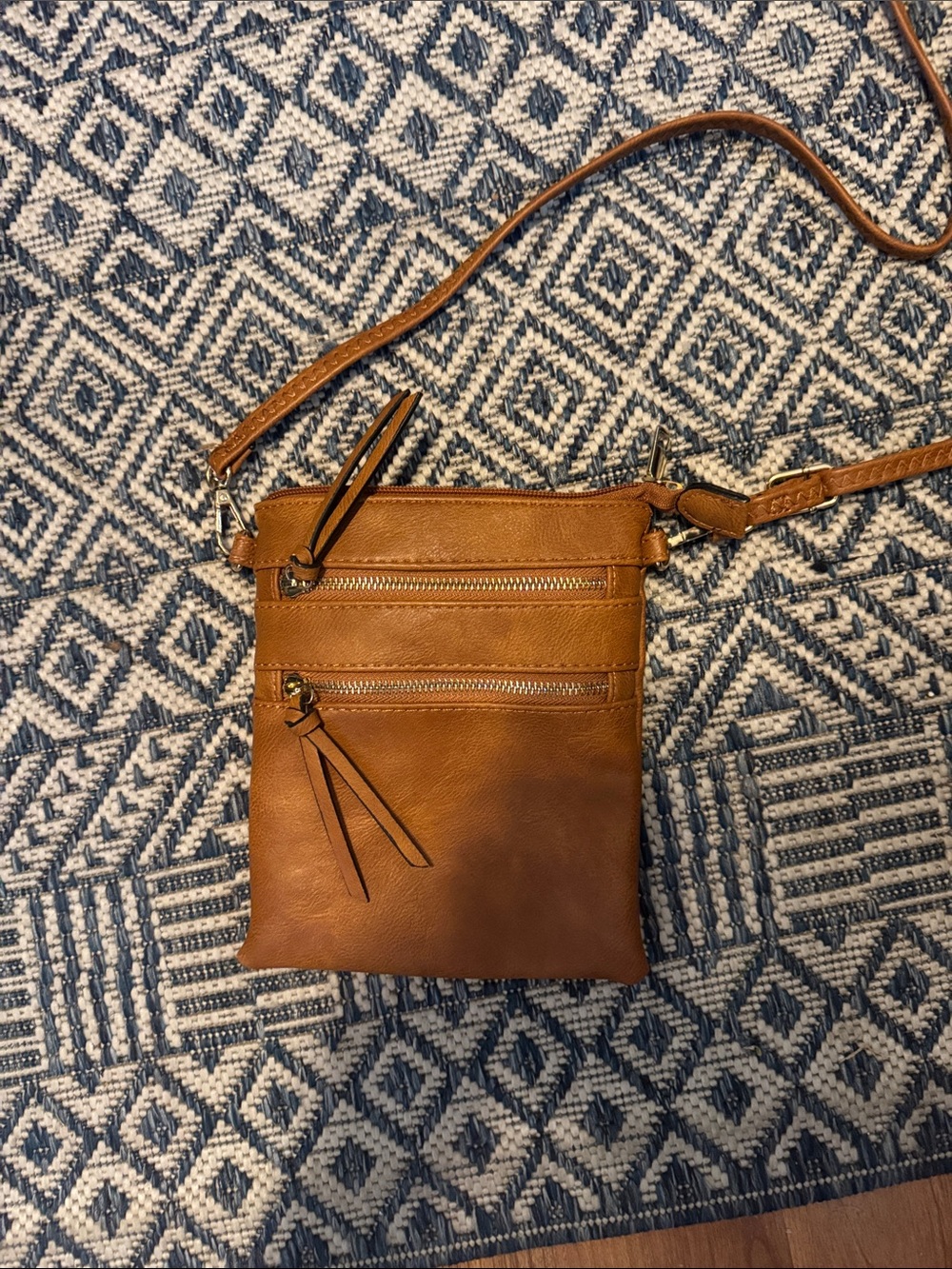 Women’s Crossbody Bag in Tan Leather-Style Finish